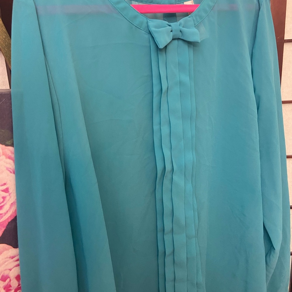Women’s Teal Bow-Accent Blouse - Picture 2 of 11